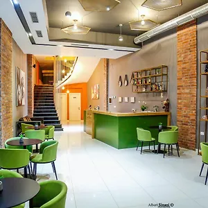 Arc Tirana 3*, Yzberish Албания